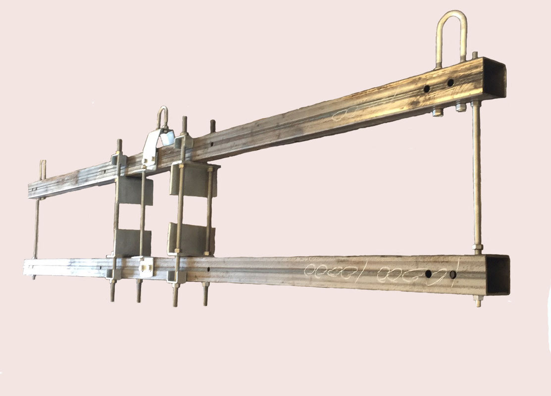 แปดเหลี่ยม Utility Pole Cross Arms 11KV 33KV การชุบผิวชุบสังกะสีแบบจุ่มร้อน