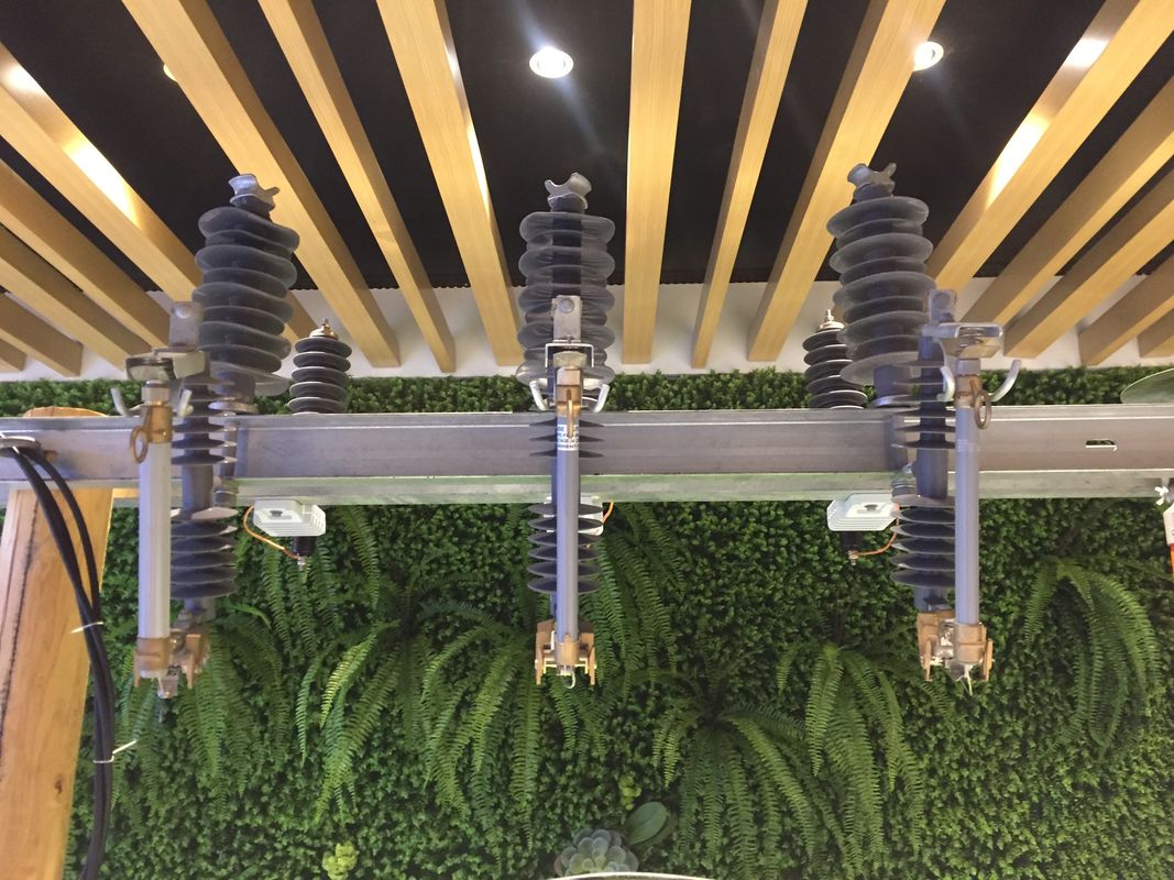 12kv 35kv อุปกรณ์เสริมเสาอุปกรณ์กันสะเทือนและความตึงเครียดสำหรับ AAAC ACSR ตัวนำ120mm²50mm²
