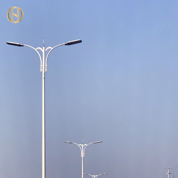 ดินติดตั้ง 3m 6m 8m 12m ปรับปรุง Hot Dip Galvanized Octagonal Outdoor Lamp Post สําหรับการส่องแสงบนถนน