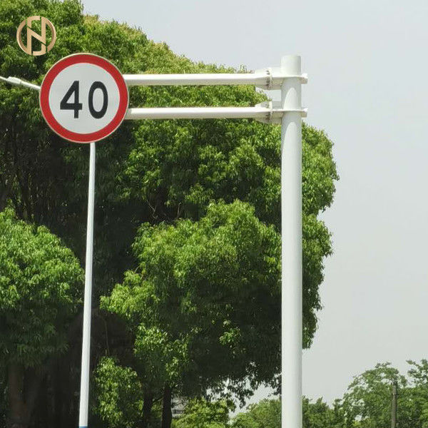 สัญญาณไฟจราจรถนนโพสต์วัสดุเหล็กเคลือบผิวป้องกันสนิมที่กำหนดเองผง