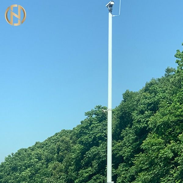 ชุบสังกะสีแบบจุ่มร้อน Astm Gr65 7.8m Cantilever Traffic Light Pole