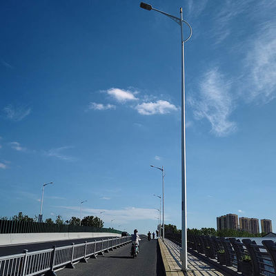 การออกแบบแบบที่สามารถปรับปรุงได้ สายไฟถนนด้วยเหล็กเหล็กกระปุกร้อนสําหรับแสงสว่างกลางแจ้งที่มีประสิทธิภาพสูง